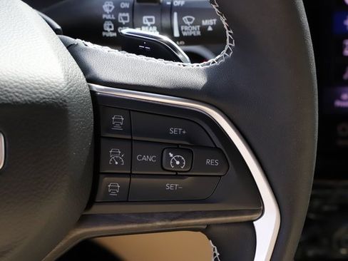 Used 2025 Jeep Grand Cherokee L Limited w/ Luxury Tech Group II image 24