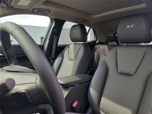New 2026 Buick Encore GX Sport Touring w/ Comfort Package AWD/4WD image 17