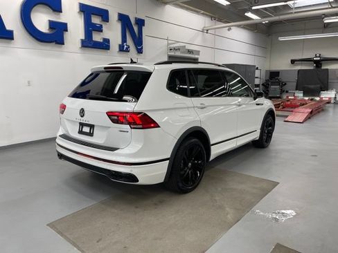 Used 2024 Volkswagen Tiguan SE R-Line AWD/4WD image 4