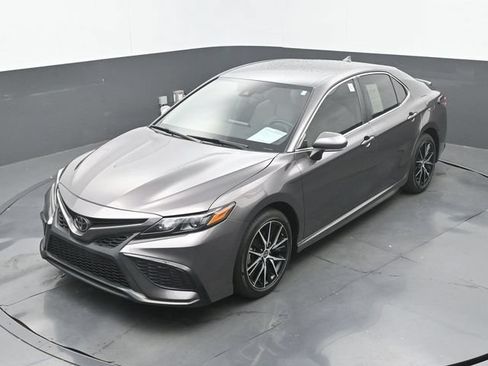 Used 2024 Toyota Camry SE w/ Convenience Package FWD image 32
