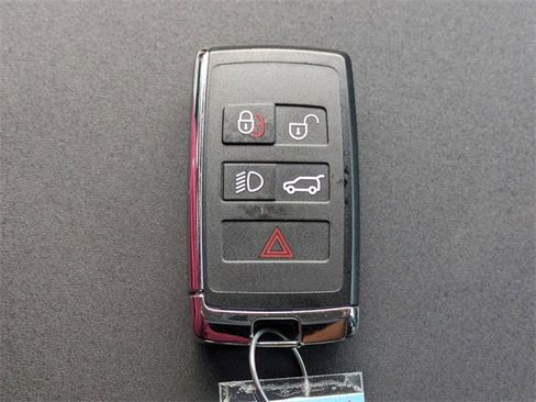 Used 2025 Land Rover Discovery S image 24