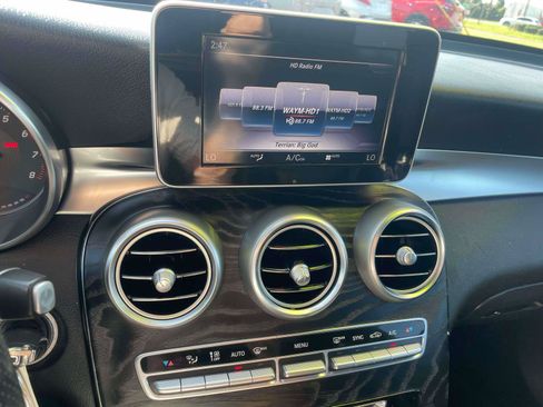 Used 2018 Mercedes-Benz GLC 300 4MATIC image 16