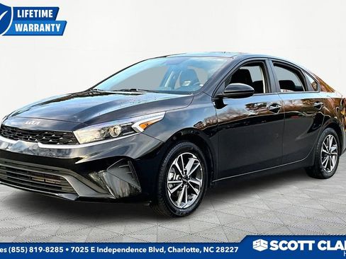 Used 2023 Kia Forte LXS image 3