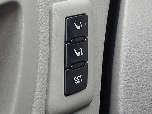 Certified 2024 Toyota Sienna Limited image 24