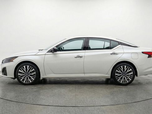 Used 2025 Nissan Altima 2.5 SV FWD image 5