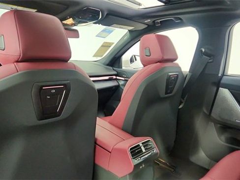 Used 2025 BMW 540i xDrive image 31