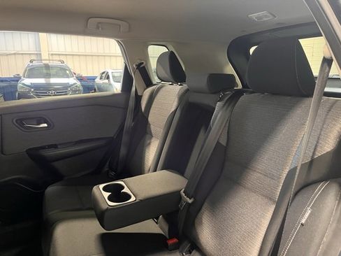 Used 2022 Nissan Rogue SV image 17