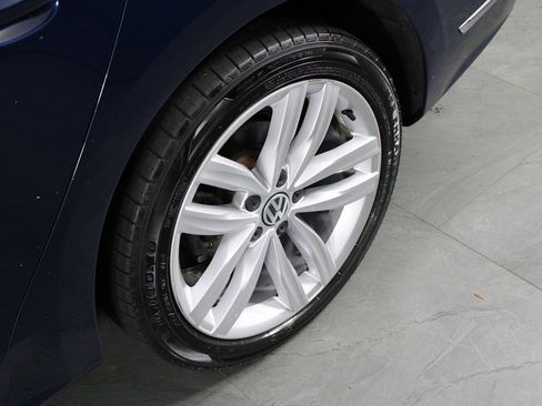 Used 2019 Volkswagen Passat 2.0T Wolfsburg w/ Wheels & Sunroof Package image 10