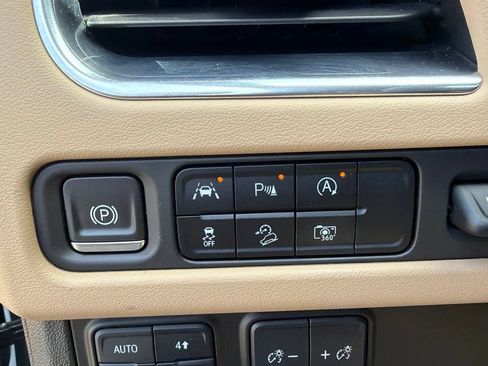 Used 2023 Chevrolet Suburban Premier AWD/4WD image 13