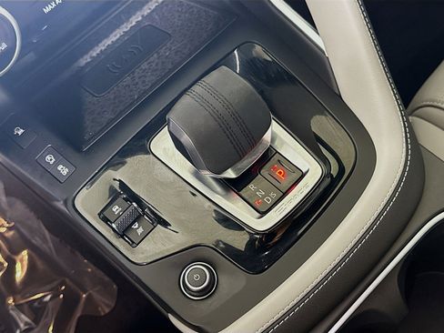 Used 2024 Jaguar E-PACE R-Dynamic SE image 20