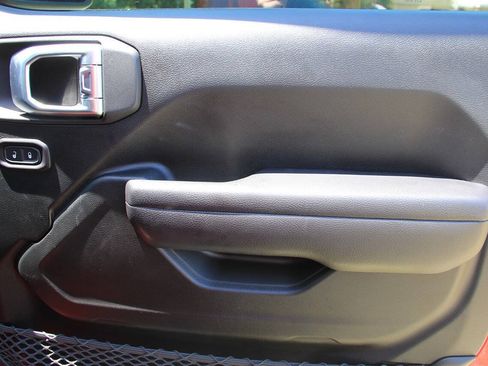 Used 2018 Jeep Wrangler Unlimited Rubicon AWD/4WD image 16