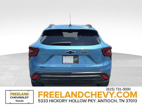 Used 2025 Chevrolet Trax RS w/ Sunroof Package FWD image 4