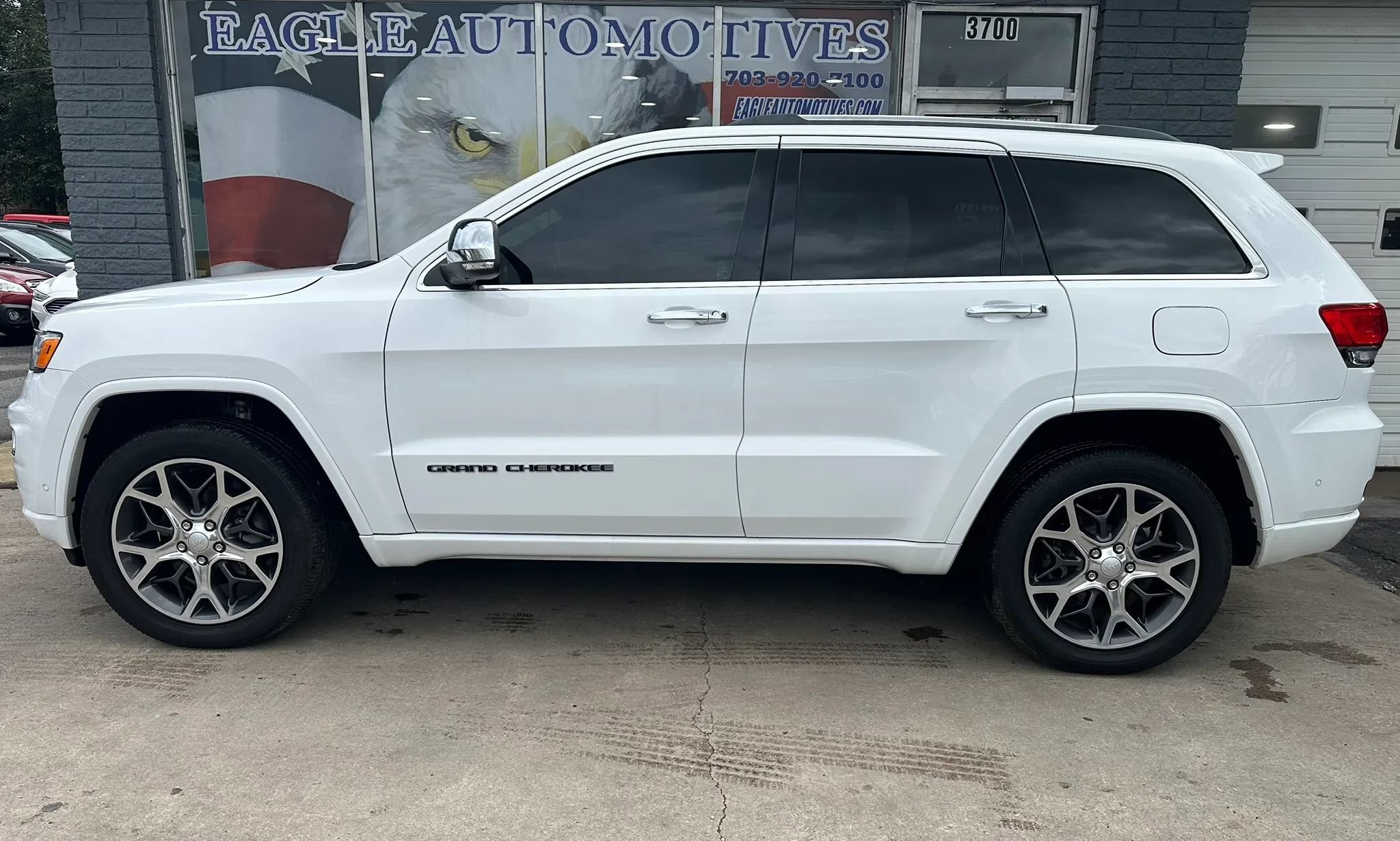 Used 2019 Jeep Grand Cherokee Overland AWD/4WD image 6