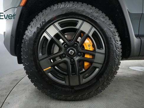 Used 2025 Rivian R1S Premium image 20