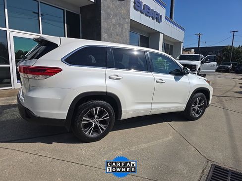 Used 2018 Toyota Highlander LE image 19