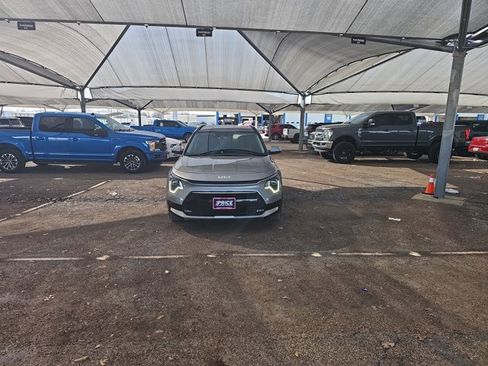 Used 2023 Kia Niro EX Touring image 8