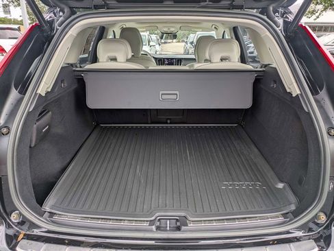 Certified 2023 Volvo XC60 B5 Plus AWD/4WD image 13