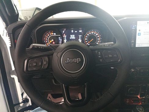 Used 2026 Jeep Gladiator Rubicon AWD/4WD image 19