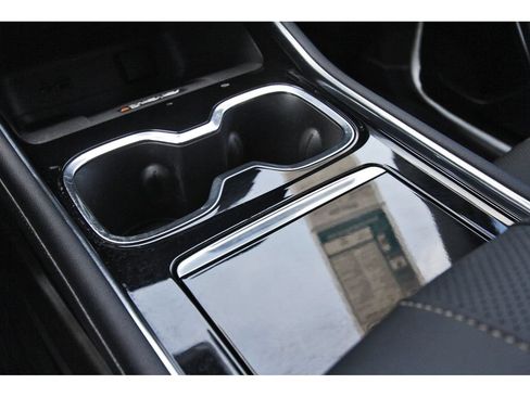 Used 2025 Chevrolet Traverse High Country w/ LPO, Floor Liner Package FWD image 31