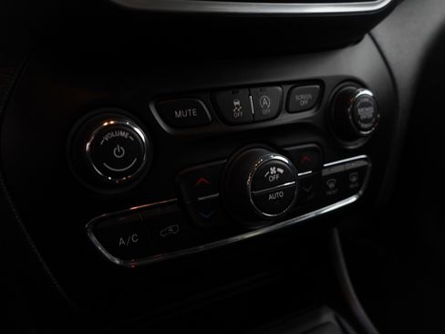 Used 2020 Jeep Cherokee Limited image 21