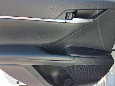 Used 2024 Toyota Camry SE image 19