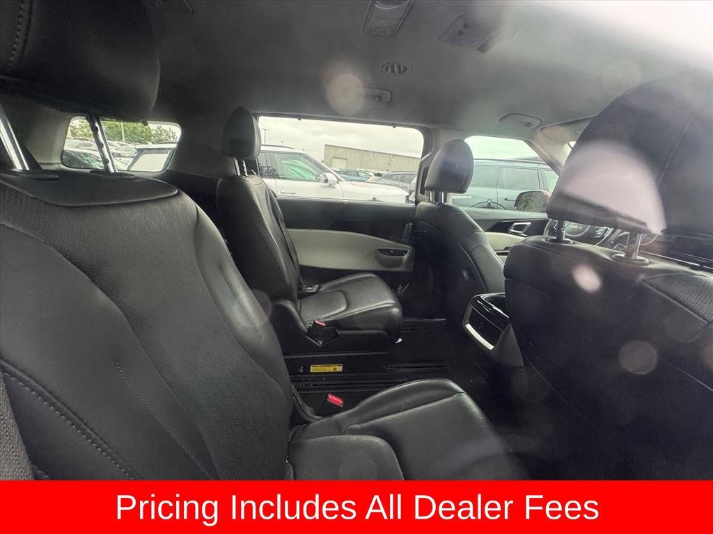 Certified 2024 Kia Carnival EX FWD image 4