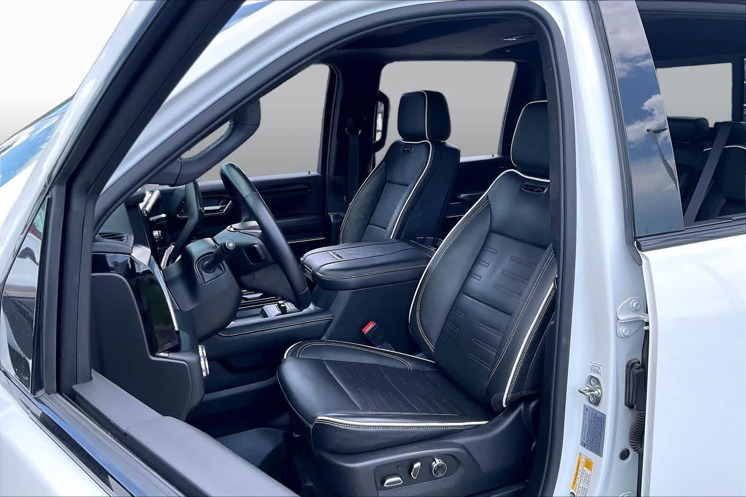 Certified 2025 GMC Sierra 2500 AT4X AWD/4WD image 7
