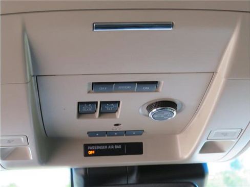 Used 2016 Chevrolet Suburban LTZ image 16