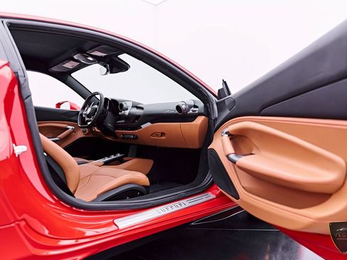 Used 2022 Ferrari F8 Tributo RWD image 36
