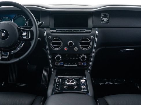 Certified 2022 Rolls-Royce Cullinan AWD/4WD image 36
