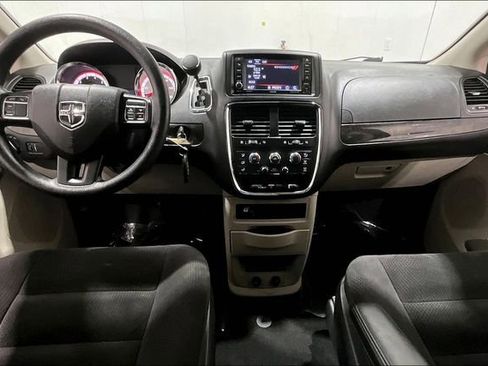 Used 2018 Dodge Grand Caravan SE w/ UConnect Hands-Free Group image 7