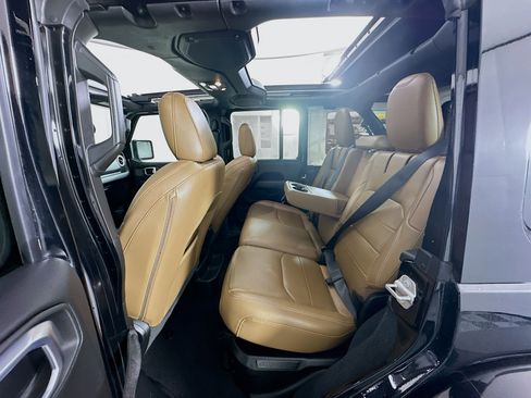 Used 2021 Jeep Wrangler Sahara w/ Cold Weather Group image 27