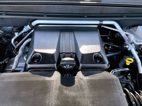 Used 2024 Chevrolet Colorado ZR2 AWD/4WD image 32