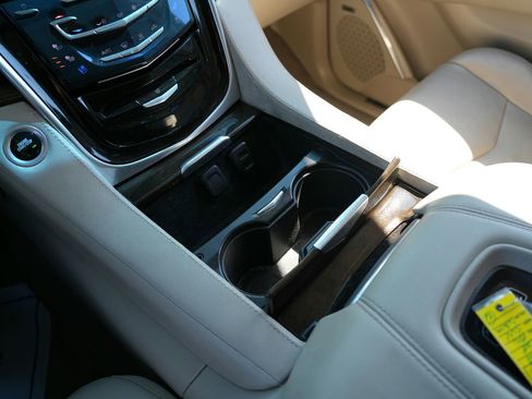 Used 2019 Cadillac Escalade ESV Luxury AWD/4WD image 15