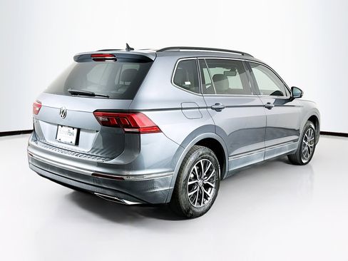 Used 2020 Volkswagen Tiguan SE w/ Panoramic Sunroof Package FWD image 9