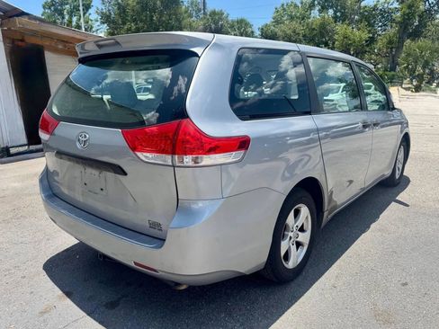 Used 2012 Toyota Sienna FWD image 4