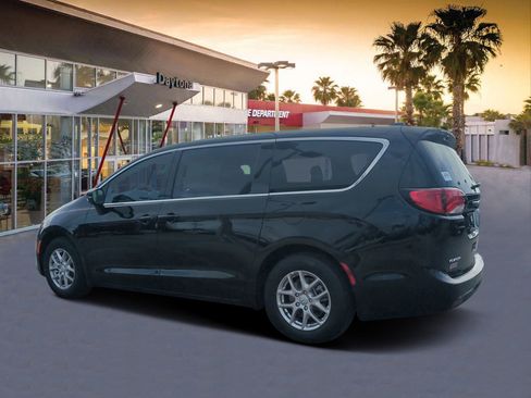 New 2026 Chrysler Voyager LX image 5
