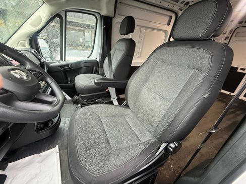 Used 2025 RAM ProMaster 2500 w/ Convenience Group FWD image 12