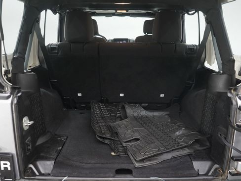 Used 2013 Jeep Wrangler Unlimited Sport image 9