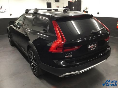 Used 2020 Volvo V90 T6 Cross Country image 7