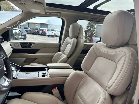 Used 2021 Lincoln Navigator L Reserve w/ Luxury Package image 10