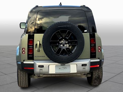 New 2025 Land Rover Defender 90 S image 4
