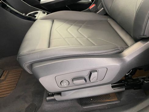 Used 2025 BMW X1 xDrive28i w/ Premium Package image 12