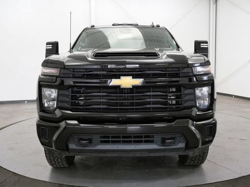 Used 2024 Chevrolet Silverado 2500 Custom w/ Custom Value Package AWD/4WD image 2