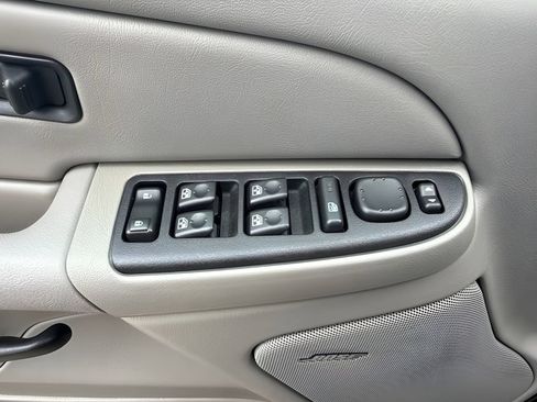 Used 2005 GMC Yukon XL SLT w/ SLT Preferred Equipment Group RWD image 27