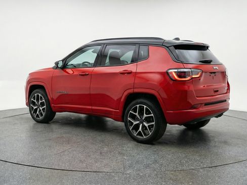 Used 2025 Jeep Compass Limited AWD/4WD image 6