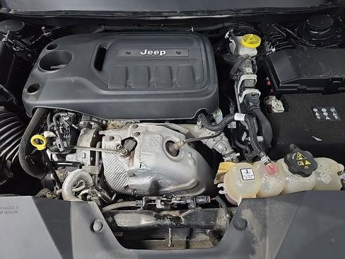 Used 2019 Jeep Cherokee Limited image 13