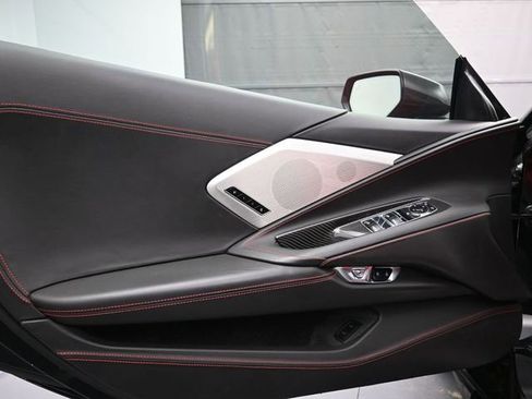 Used 2021 Chevrolet Corvette Stingray Premium Conv w/ Z51 Performance Package RWD image 9
