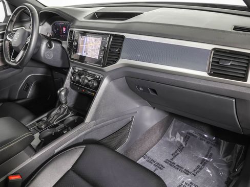 Used 2021 Volkswagen Atlas Cross Sport SEL image 43