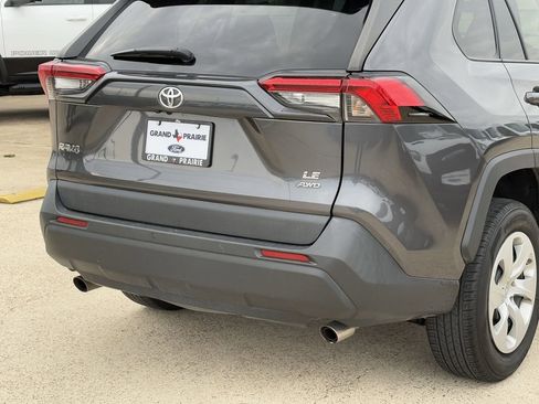 Used 2022 Toyota RAV4 LE image 8